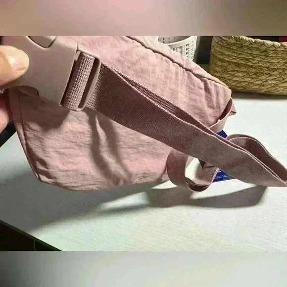 NWT Champion bag belt in dust pink - Picture 2 of 5